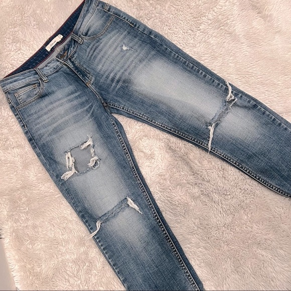 Forever 21 Premium Boyfriend Distressed Jeans - Celo Brand 💙 - Picture 1 of 8